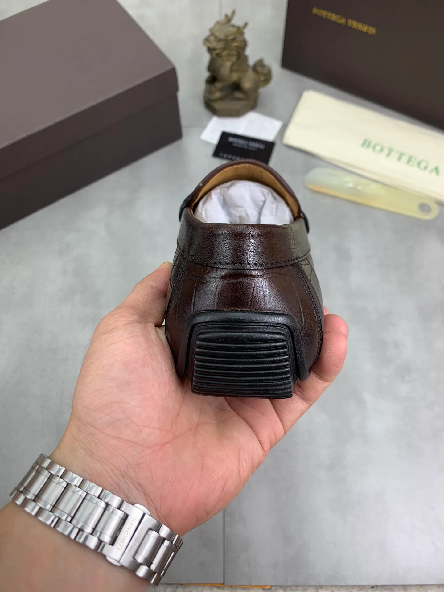 Men's shoes 💰P420 [New model] Water-dyed Niuli 💰High-quality business beanie shoes 💎💎💎 BOTTEGA VENETA official website synchronizes the latest top version of BV in the market, accepts material comparison, shoe type comparison, process comparison, practical and texture, versatile, suitable for any occasion, the more you look at it, the more it tastes. Purely hand-woven craftsmanship - Upper material, Italian 🇮🇹 imported crocodile pattern calfskin - High-quality water-dyed cowhide lining - Original private model customized outsole -Size: 39-44 (38 45 can be customized) Color: black or brown optional